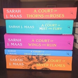 A Court of Thorns and Roses paperback set